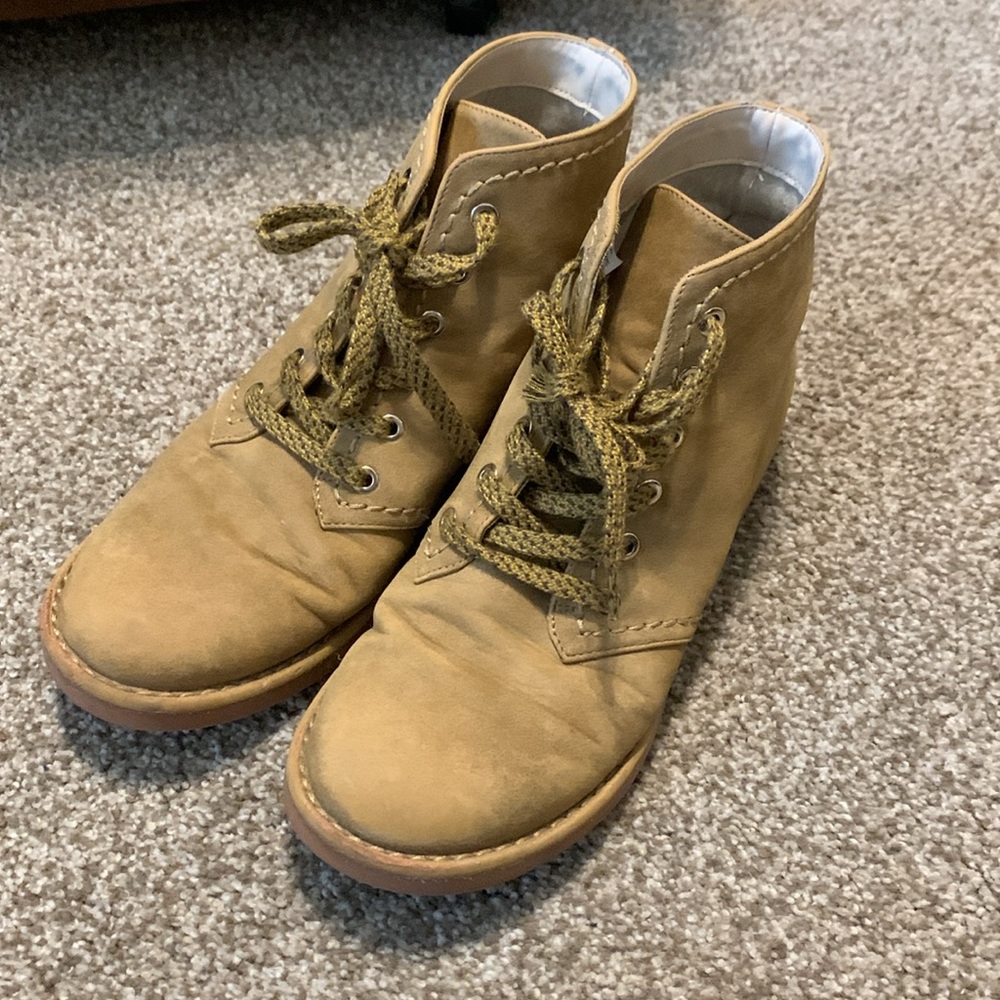 American Eagle outfit boots
